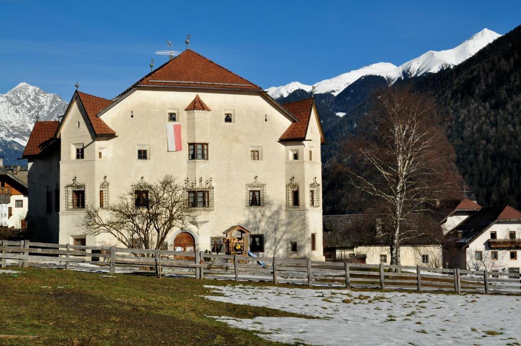 Ansitz Heufler Hotel Rasun di Sopra Exterior photo